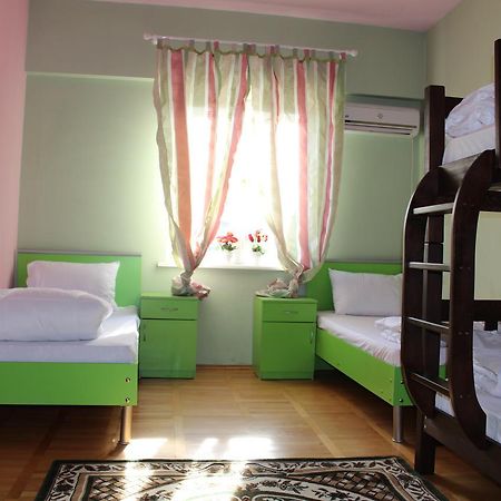 Herrmas Hostel Тбілісі Екстер'єр фото