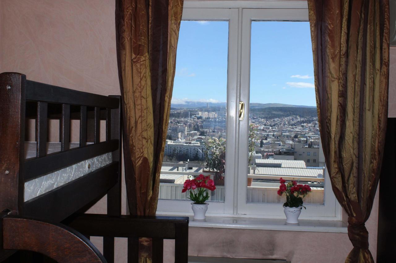 Herrmas Hostel Тбілісі Екстер'єр фото