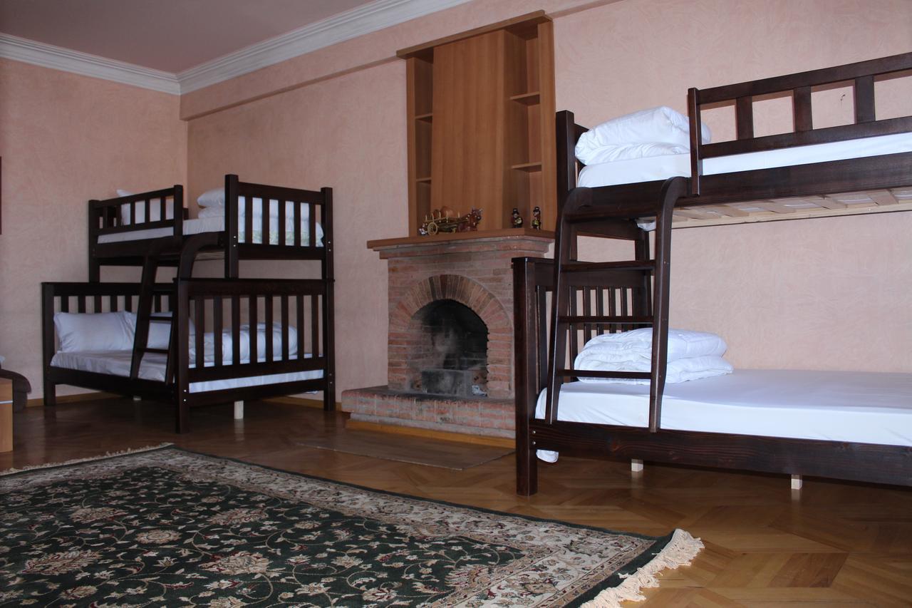 Herrmas Hostel Тбілісі Екстер'єр фото