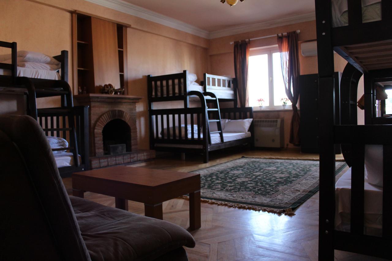 Herrmas Hostel Тбілісі Екстер'єр фото