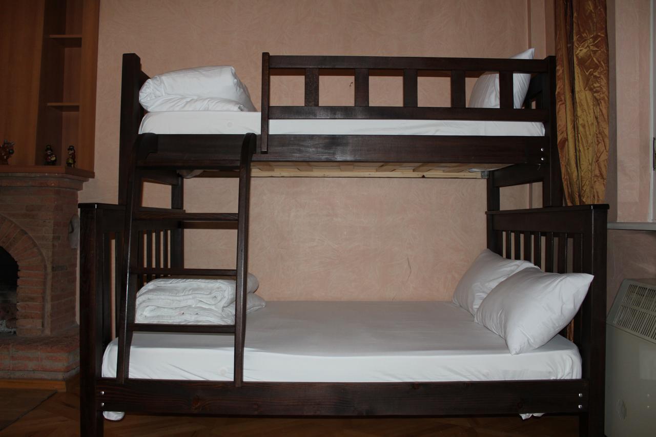 Herrmas Hostel Тбілісі Екстер'єр фото