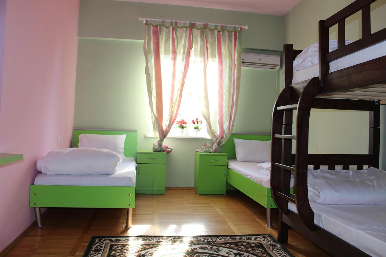 Herrmas Hostel Тбілісі Екстер'єр фото