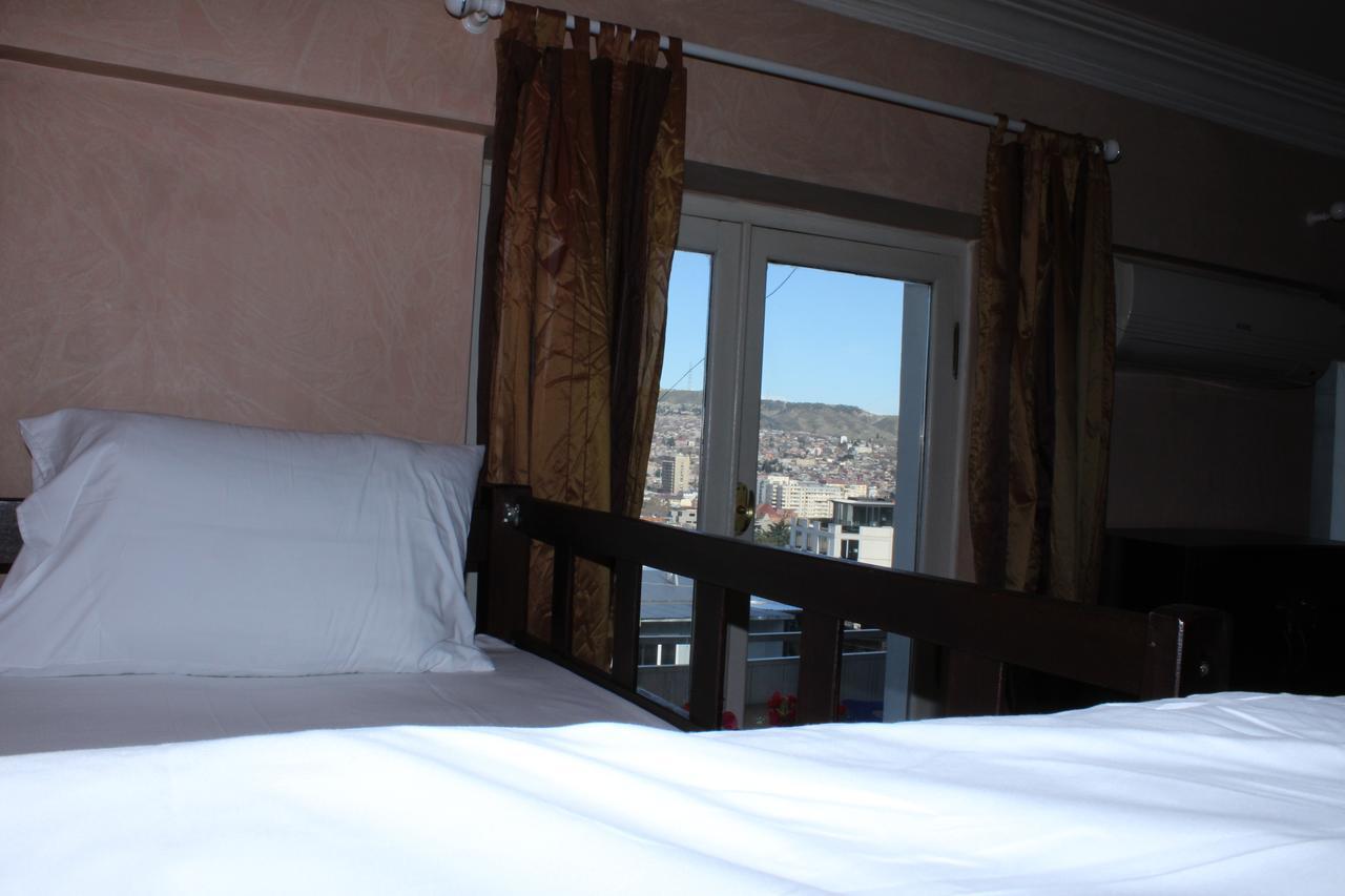 Herrmas Hostel Тбілісі Екстер'єр фото