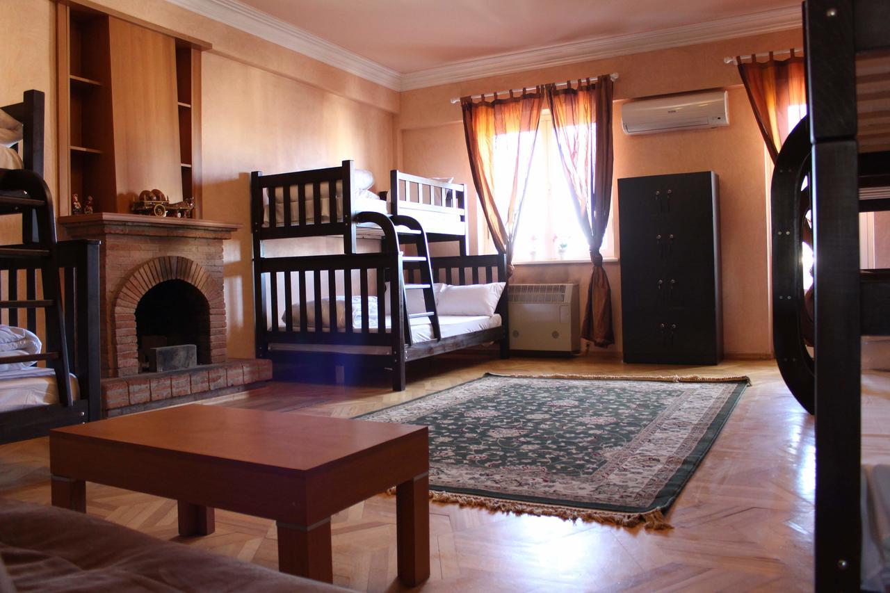 Herrmas Hostel Тбілісі Екстер'єр фото