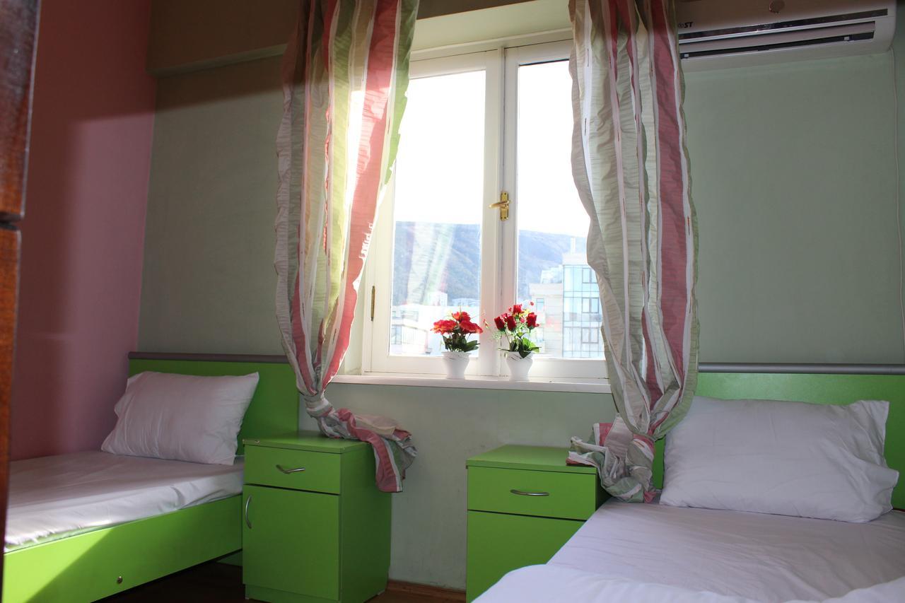 Herrmas Hostel Тбілісі Екстер'єр фото