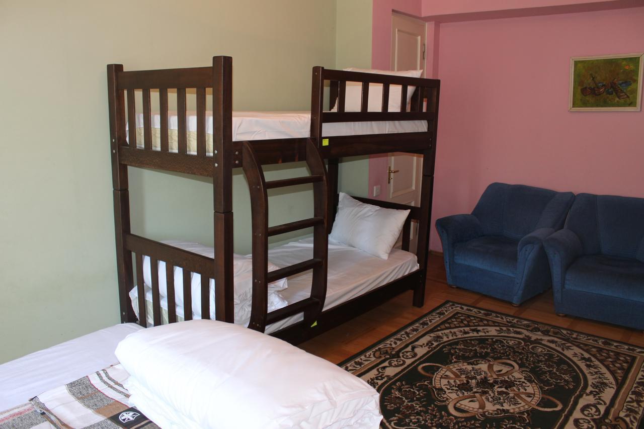 Herrmas Hostel Тбілісі Екстер'єр фото