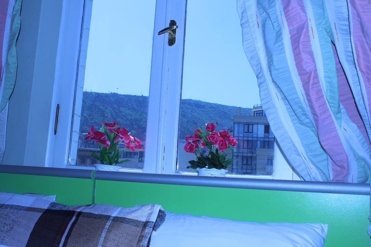 Herrmas Hostel Тбілісі Екстер'єр фото