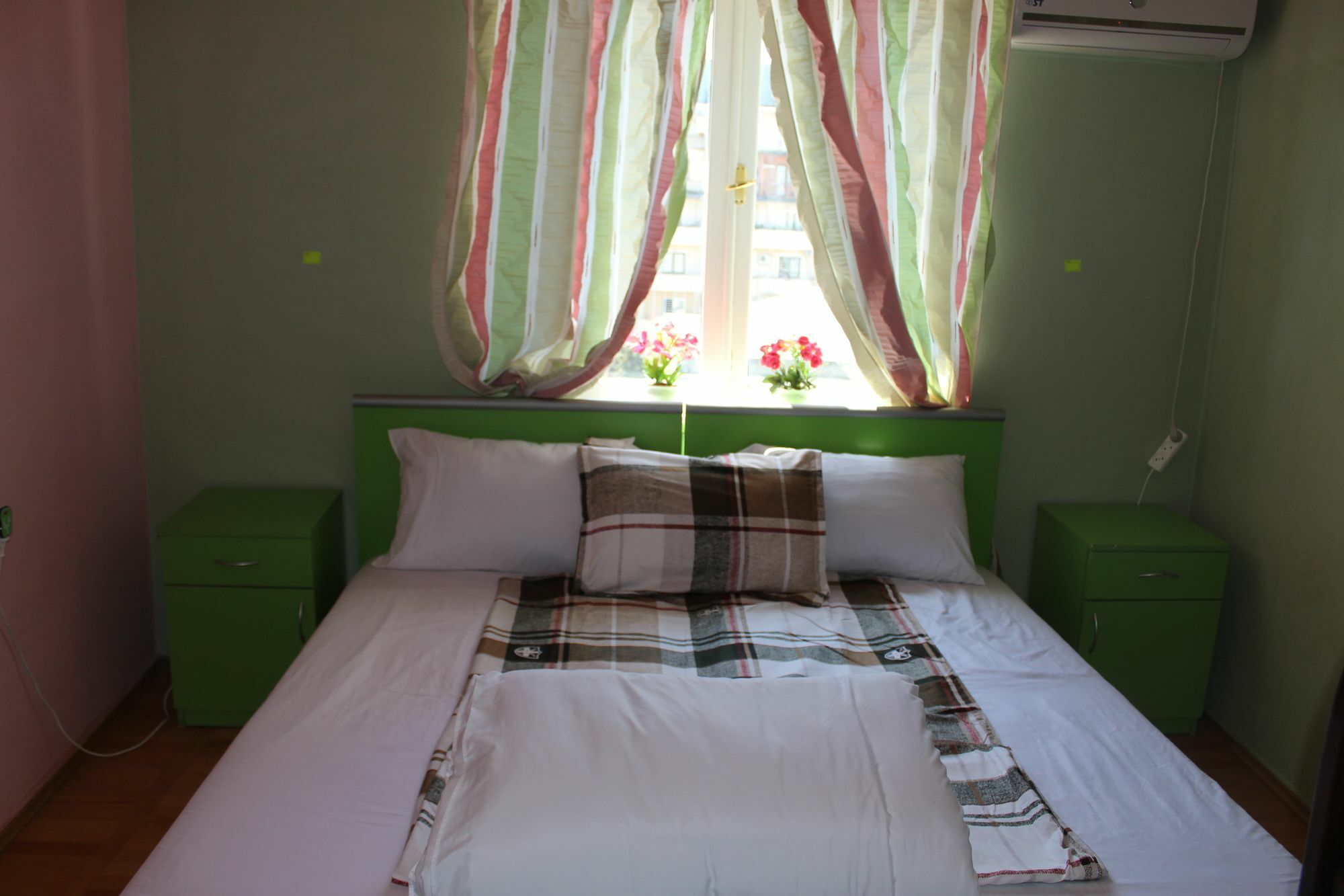 Herrmas Hostel Тбілісі Екстер'єр фото